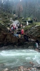 کشمیری شادی کی بارات کا  سین ڈولی اور یہ راستہ  کٹن نیلم ویلی کشمیر