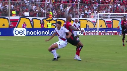 Vídeo do VAR detalha expulsão de Patric Calmon do Vitória; assista