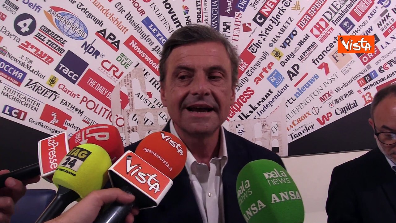 Calenda: "Attacchi a Mattarella? Salvini non ? degno nemmeno di allacciargli la scarpa sinistra"