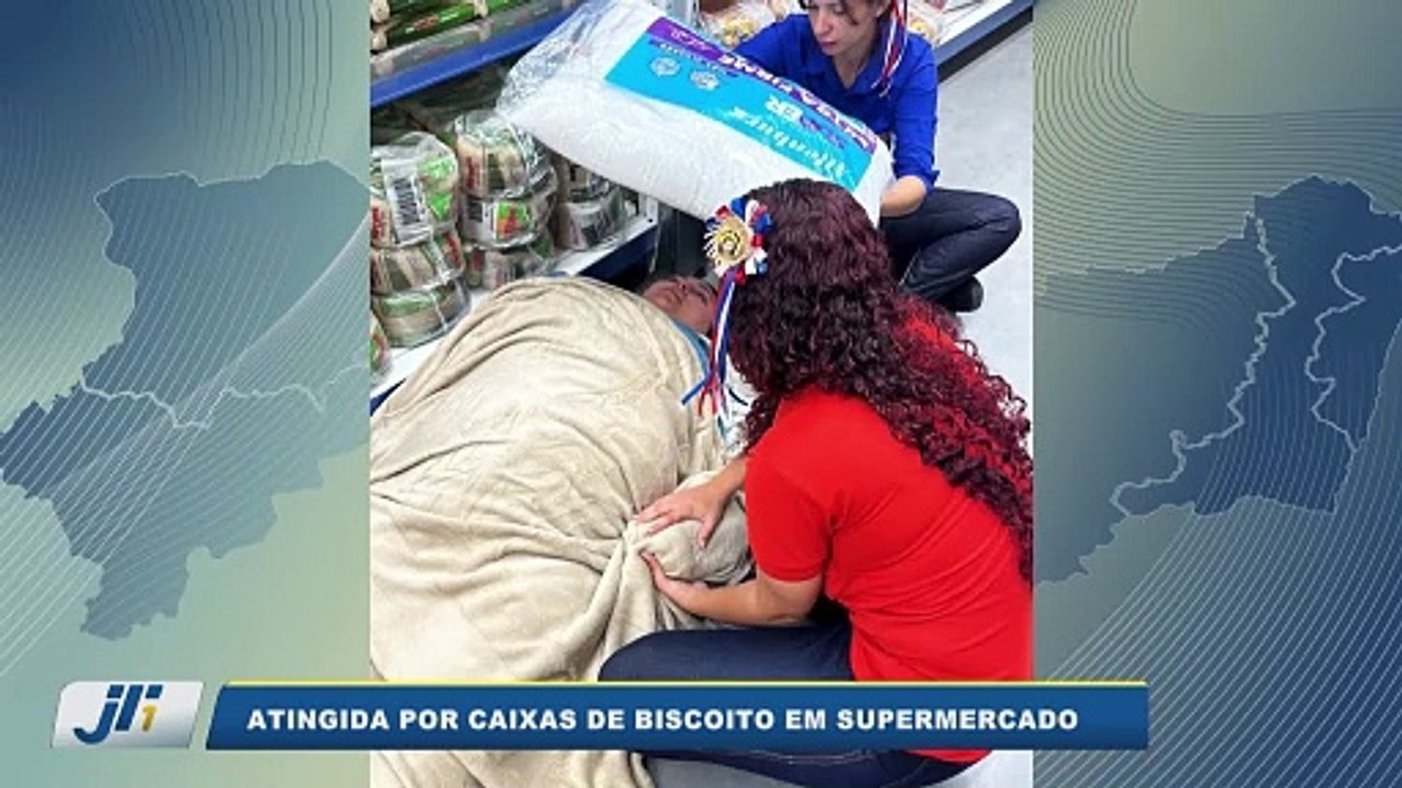 Atinginda por caixas de biscoito em supermercado