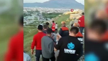Van Kalesi'nde fotoğraf çektirmek isterken aşağı düştü
