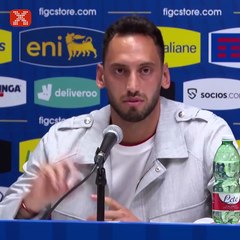 Hakan Çalhanoğlu: "Montella bize çok yardımcı oluyor"