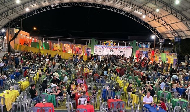 5º Arraiá da Tia Jú contou com muito forró, apresentações e toda animação de Dona Fransquinha em Cajazeiras