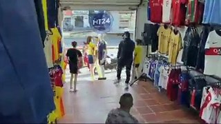 Ladrones entran a robar a tienda y los dejan encerrados