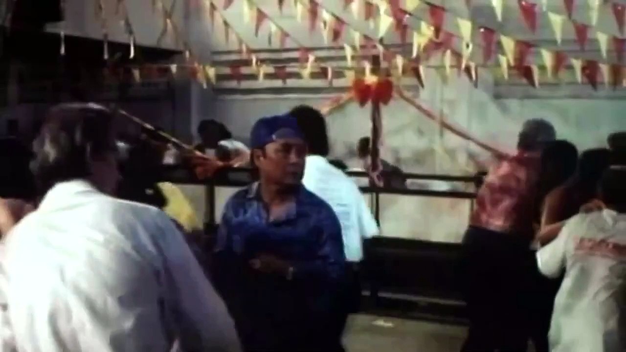 Idadamay ng magkabilang kampo ang mga tao sa paligid nila. Mula sa mga tauhan hanggang sa kani-kaniyang mga kamag-anak 'di nila papalampasin. Umabot sa sukdulan ang sitwsyon na kailangan ng mamagitan ng colonel sa dalawa.  Movie starring #EddieGarcia #Edd