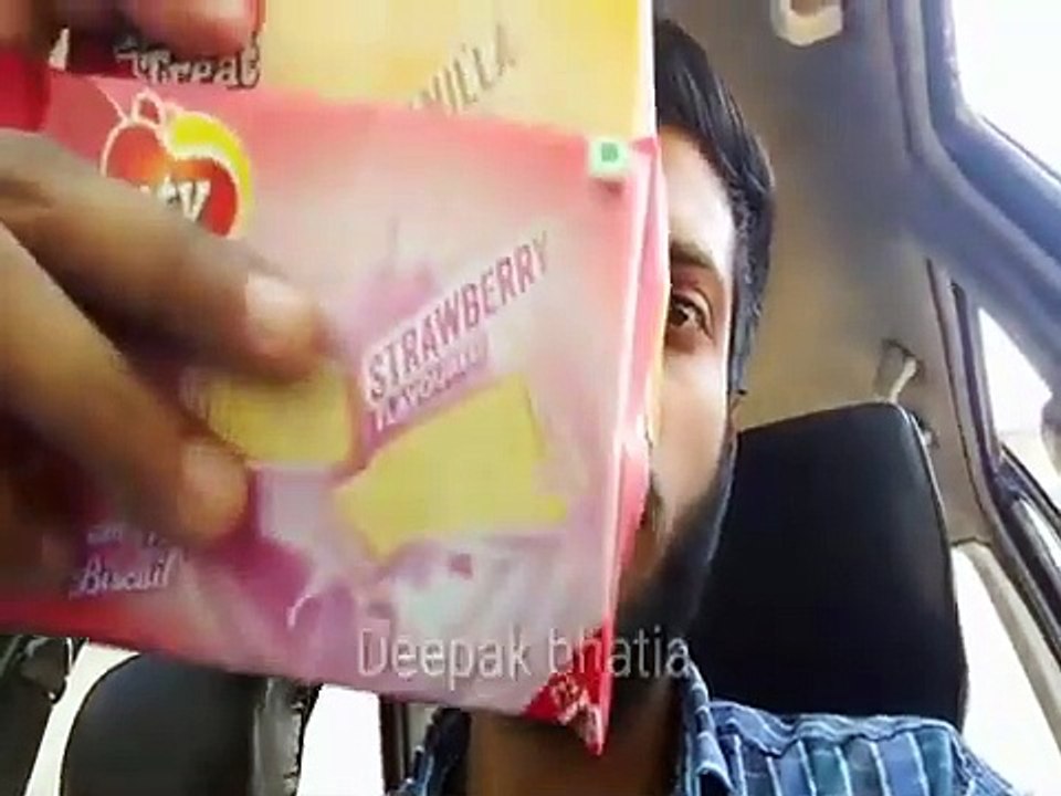 Tasty treat strawberry and vanilla flavour wafers