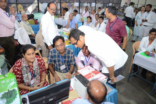 कांटे की टक्कर, भाजपा प्रत्याशी ओम बिरला चल रहे आगे