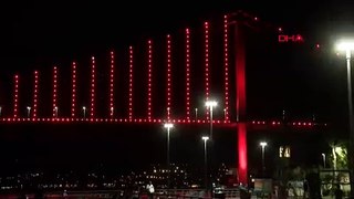 İstanbul'da köprüler sarı-kırmızı renge büründü
