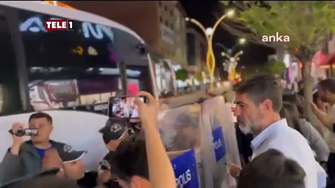 VAN'DAKİ KAYYUM PROTESTOSUNA POLİS MÜDAHALESİ: 5 GÖZALTI