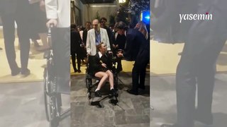 Demet Evgar hayranlarını korkuttu! Tekerlekli sandalyeyle törene katıldı