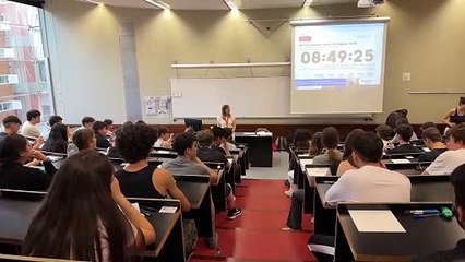 Nervis i il·lusió a les portes de la UPF en l'inici de les PAU