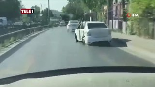 Trafikte 'pes' dedirten görüntü! Ağır hasarlı arabayla yanlayarak ilerledi