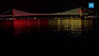 İstanbul'un köprüleri sarı-kırmızı 