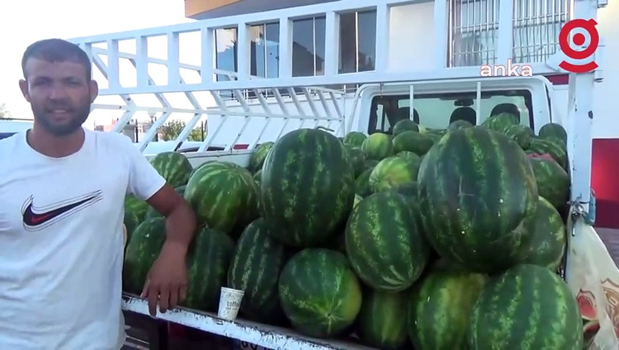 Kadirlili karpuz satıcısı: "Vatandaşlarımız dilim karpuz istiyorlar’’