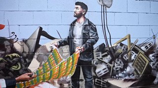 Palestinian street artist, Taqi Spateen creates mural in Glasgow