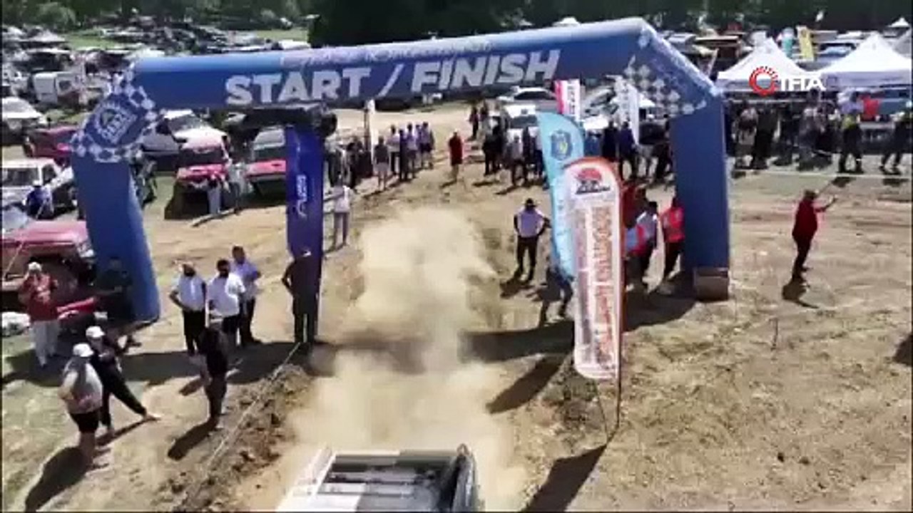Off-Road aracı, takla attıktan sonra yarışa devam etmeye çalıştı