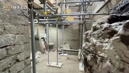 Download Video: Scavi di Pompei, gli attrezzi di un carpentiere in un ambiente servile della villa di Civita Giuliana