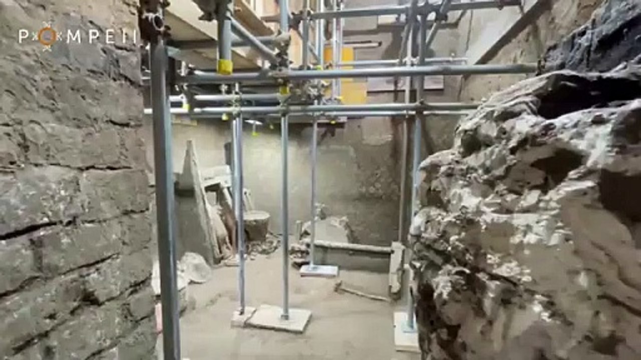 Scavi di Pompei, gli attrezzi di un carpentiere in un ambiente servile della villa di Civita Giuliana