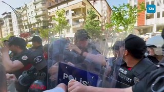 Yürüyüş yapmak isteyen kitleye polis müdahalesi