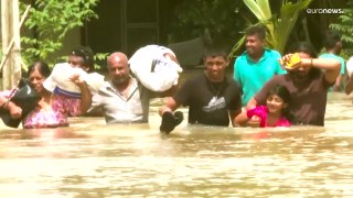 شاهد: قتلى ومفقودون جراء فيضانات وانهيارات طينية مميتة في سريلانكا