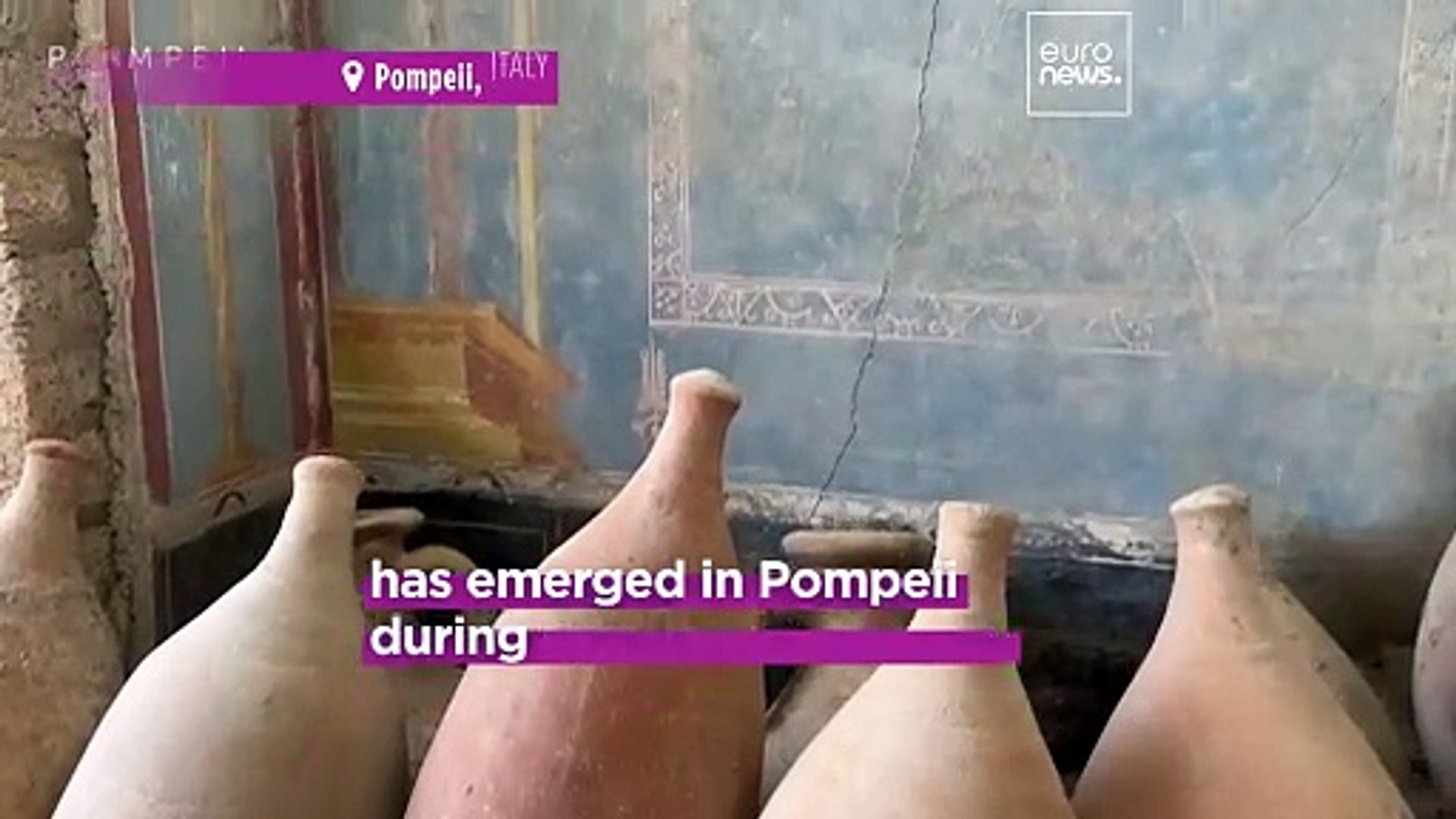 ⁣Pompeii archaeologists uncover incredibly rare blue room with stunning frescoes of female figures