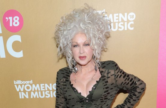Cyndi Lauper avrebbe voluto essere amica di Madonna invece che sua rivale