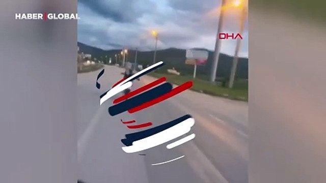 Motosiklet üzerinde trafiği tehlikeye atan şahıslar cezadan kaçamadı
