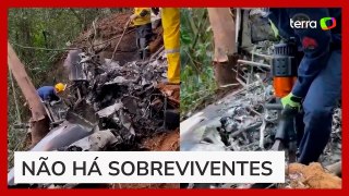 Vídeos mostram os destroços de avião de que caiu em Santa Catarina