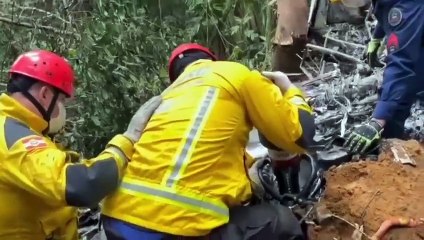 Avião cai em Santa Catarina e deixa dois mortos