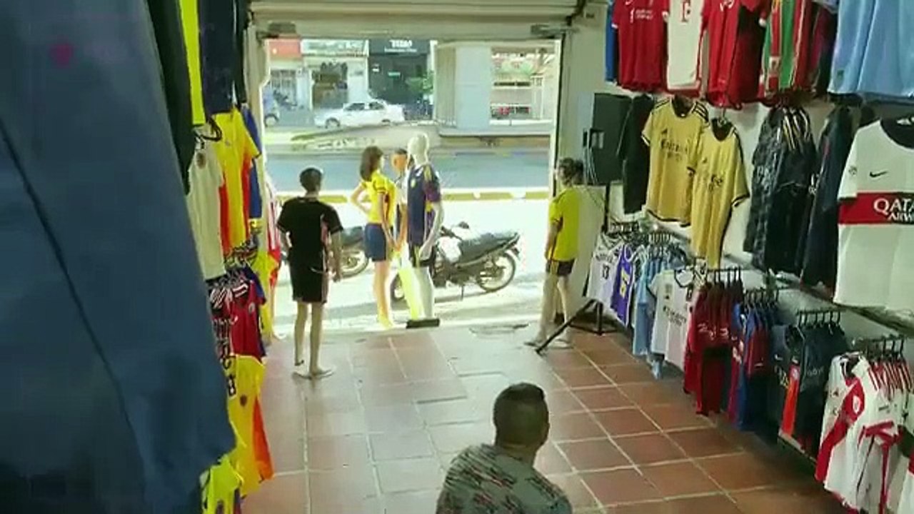 Video: ¡No contaban con su astucia! Pensaron que podían robarle, pero se equivocaron