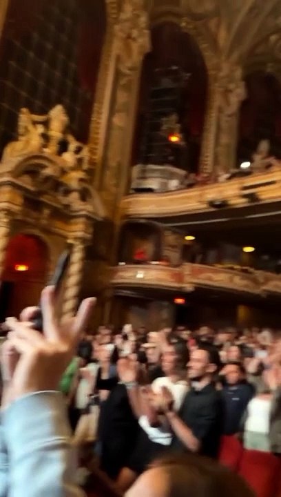 El vocalista de Reik, Jesús Navarro, se quiebra en público al recordar a su perrito fallecido