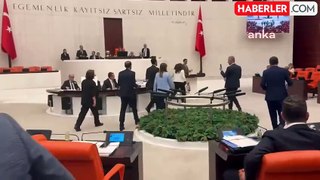 DEM Parti Milletvekilleri Hakkari Belediyesi'ne Kayyum Atanmasını Protesto Etmek İçin Nöbete Başladı