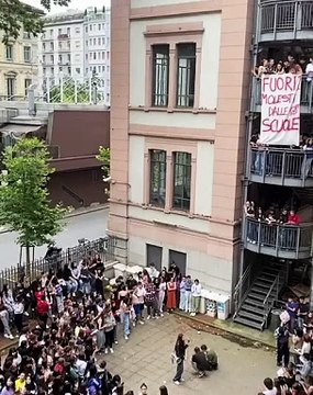 Protesta a liceo Tenca per le molestie a una studentessa: Fuori i molesti dalle scuole