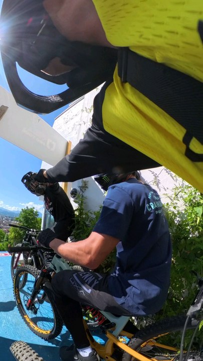 LA DESCENTE VTT LA PLUS FOLLE 