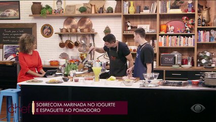Sobrecoxa marinada no iogurte e espaguete ao pomodoro | Band Receitas
