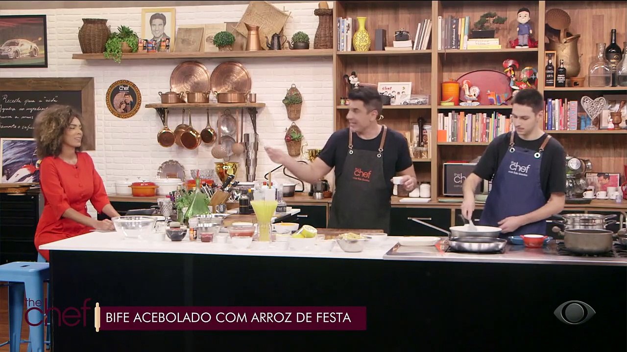 Bife acebolado com arroz de festa | Band Receitas