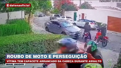 Vítima tem capacete arrancado da cabeça durante roubo de moto