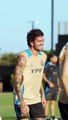Dibu Martínez le atajó un penal a Lautaro Martínez en la práctica de Argentina en Miami y mostró su nuevo baile para festejar