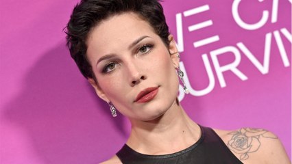 VOICI : Halsey : la chanteuse de 29 ans dévoile son combat contre le lupus et le cancer, ses fans sont bouleversés