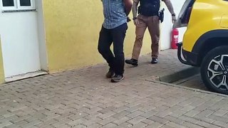 Homem é preso após furtar ferramentas e arma de airsoft em residência no Country
