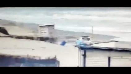 Insólito: robó, la Policía de Villa Gesell lo persiguió y se metió al mar para escapar