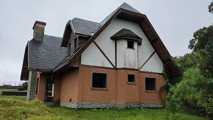 CONDOMÍNIO DE CHALÉS ABANDONADOS, LUGAR LINDO DEMAIS
