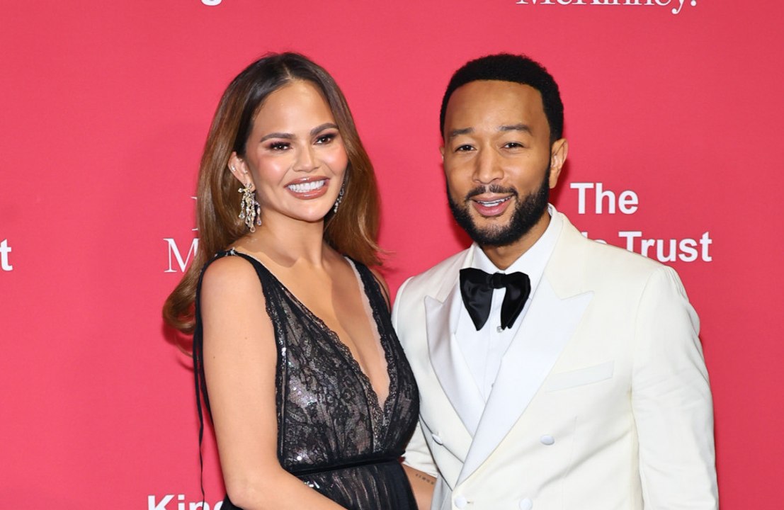 Chrissy Teigen tearfully pleaded for her husban...