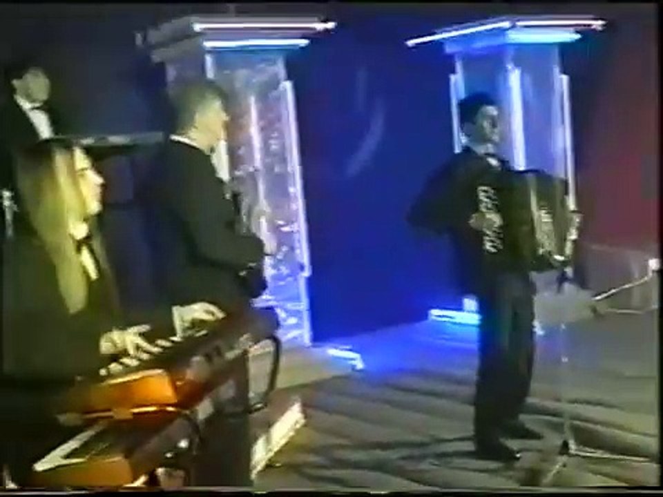 Viki Miljkovic - Jesam li majko jos tvoja kci - (Zlatni melos 2000)