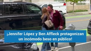 JLo y Ben Affleck reaparecen en público con un incómodo beso