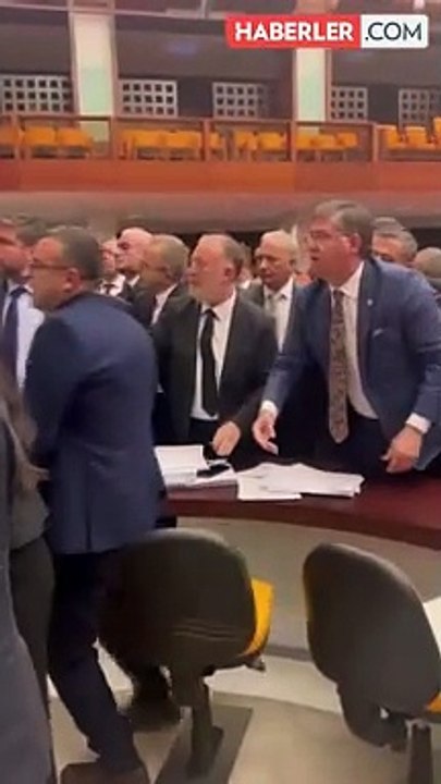 TBMM'de kayyum gerginliği! AK Partili Osman Gökçek, DEM Partili Şenyaşar'a tekme attı