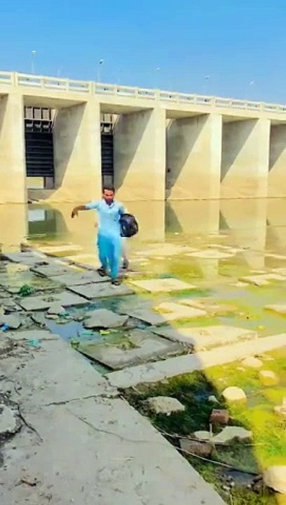 Bag_Main_Asa_Kea_Tha_Jis_k_Liye_itniQeemti_Jannien__Gayi(360p)