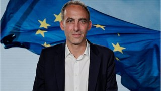 GALA VIDEO - Raphaël Glucksmann candidat à la présidentielle ? Sa réponse franche !