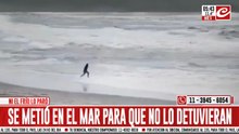 Insólito: delincuente se metió al mar... ¡para no ser detenido!