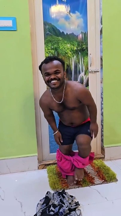 Very_funny_Transformation_&_dance.._#shorts_#comedy_#funny_#funnyshorts_#comedyvideo_#ytshorts(720p)